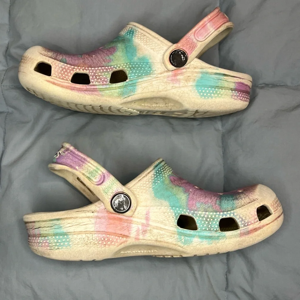 Pre-worn Girls Crocs Size 1 Tye-dye - Picture 7 of 9